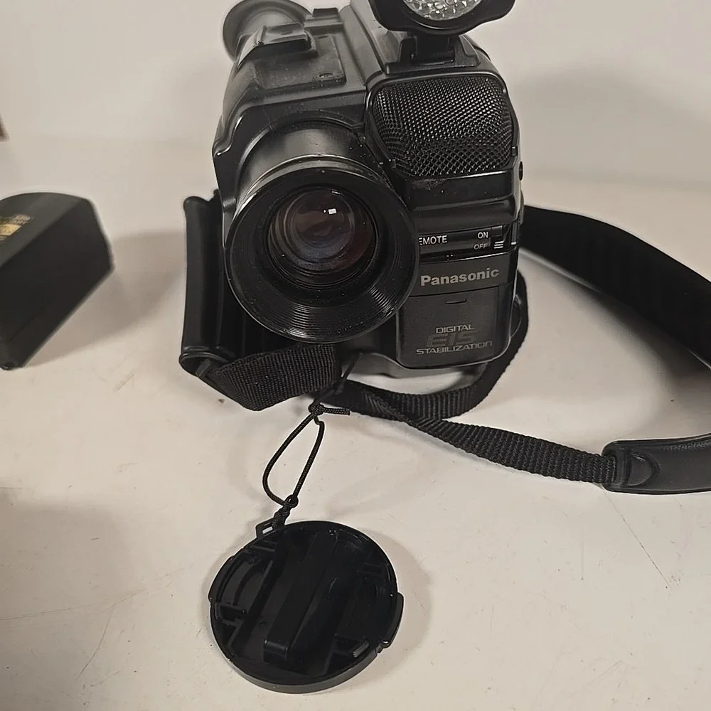 Panasonic Palmcorder X20 Digital Zoom PV-42 UNTESTED‎ Could Not Get Battery Char